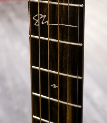 Store Special Product - Martin Guitars - 000JR-10e Shawn Mendes Custom Artist Edition